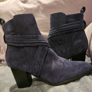 Women's Suede Ankle Boots - Navy